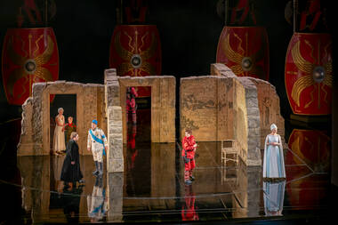 Jonas Kolfer (Sesto), Margherita Maria Sala (Cornelia), Valerio Contaldo (Tolomeo), Arianna Vendittelli (Cesare), Emöke Barath (Cleopatra)  ©BirgitGufler